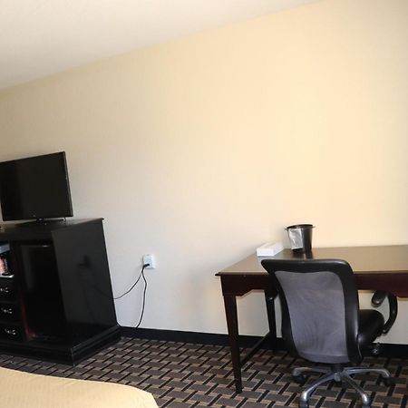 Econo Lodge Inn & Suites Wisconsin Dells Bagian luar foto