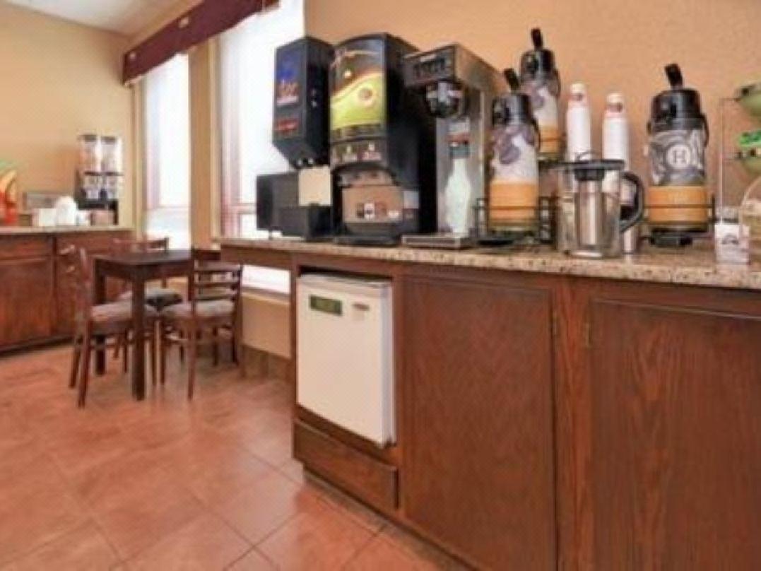 Econo Lodge Inn & Suites Wisconsin Dells Bagian luar foto