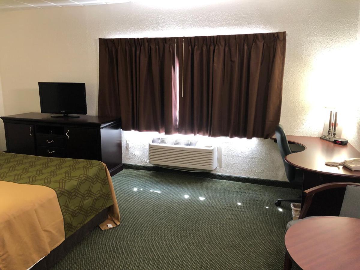 Econo Lodge Inn & Suites Wisconsin Dells Bagian luar foto