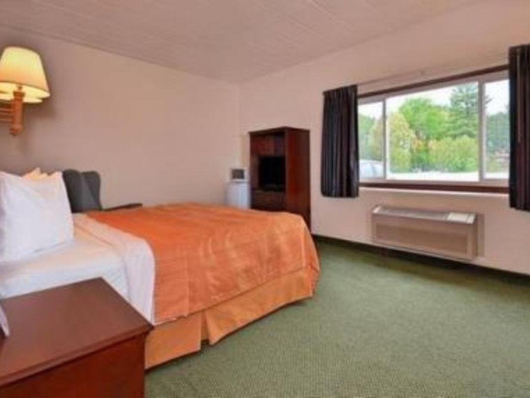 Econo Lodge Inn & Suites Wisconsin Dells Bagian luar foto