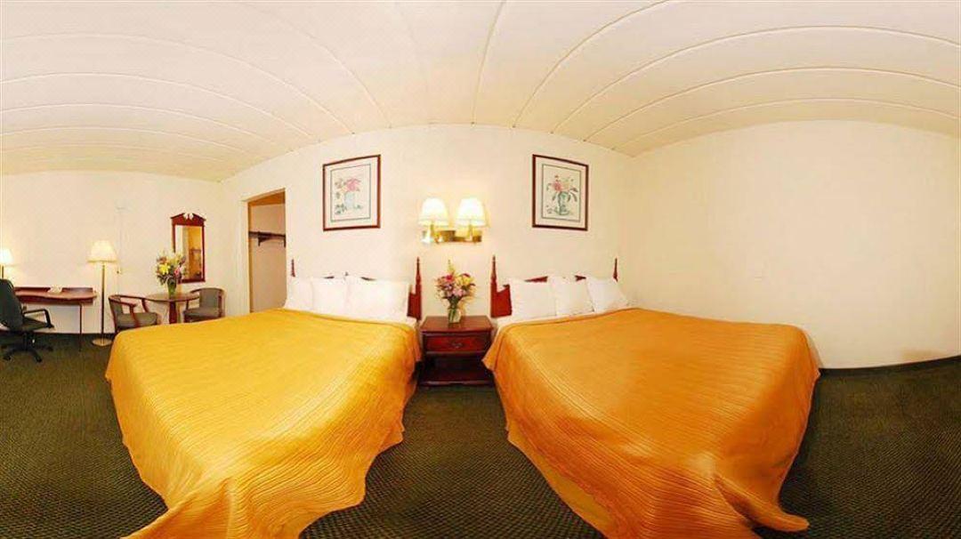 Econo Lodge Inn & Suites Wisconsin Dells Bagian luar foto
