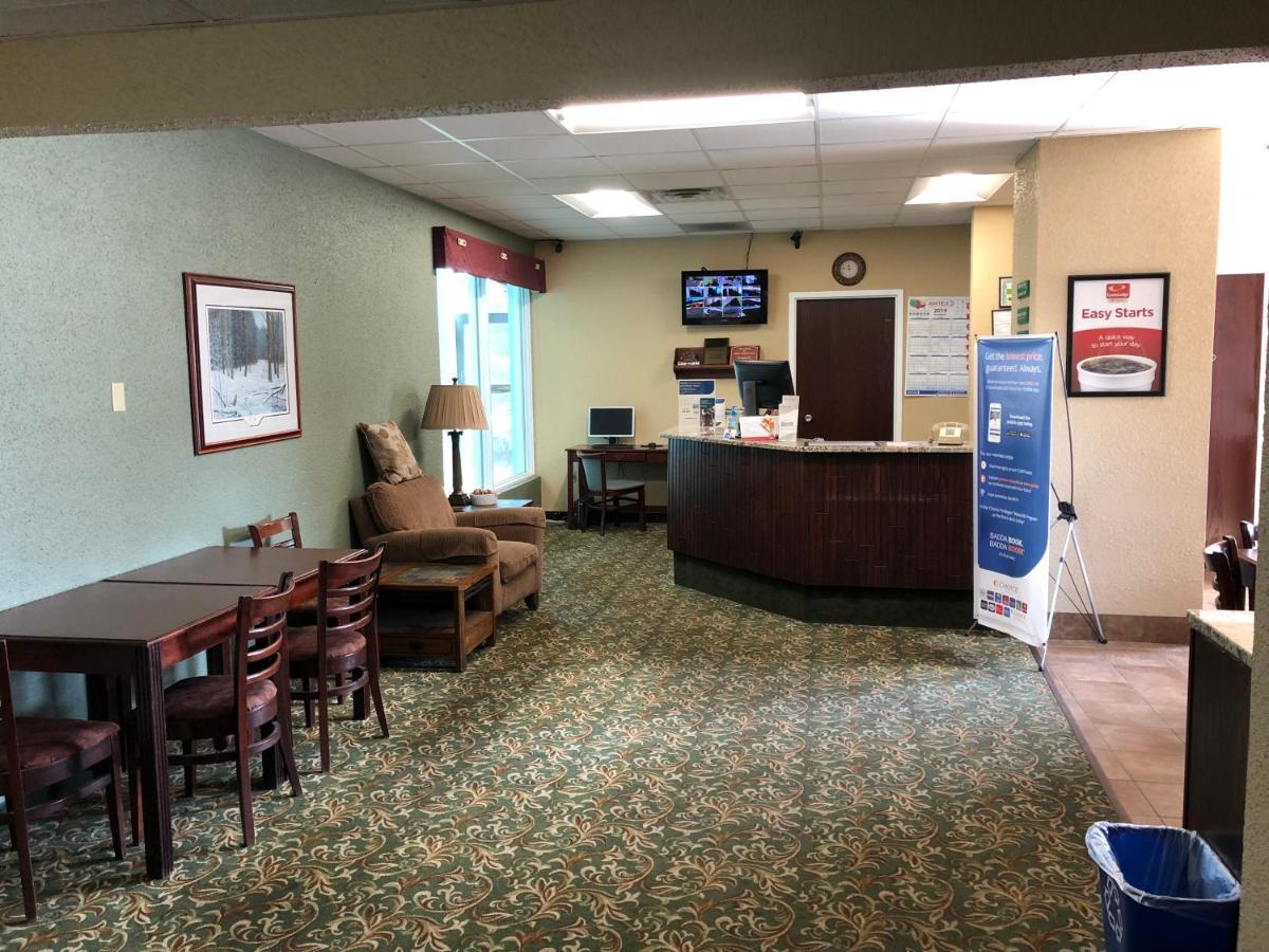 Econo Lodge Inn & Suites Wisconsin Dells Bagian luar foto
