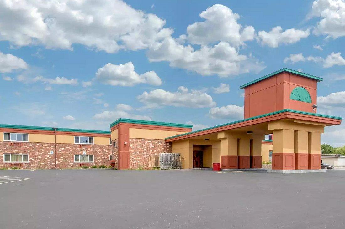 Econo Lodge Inn & Suites Wisconsin Dells Bagian luar foto