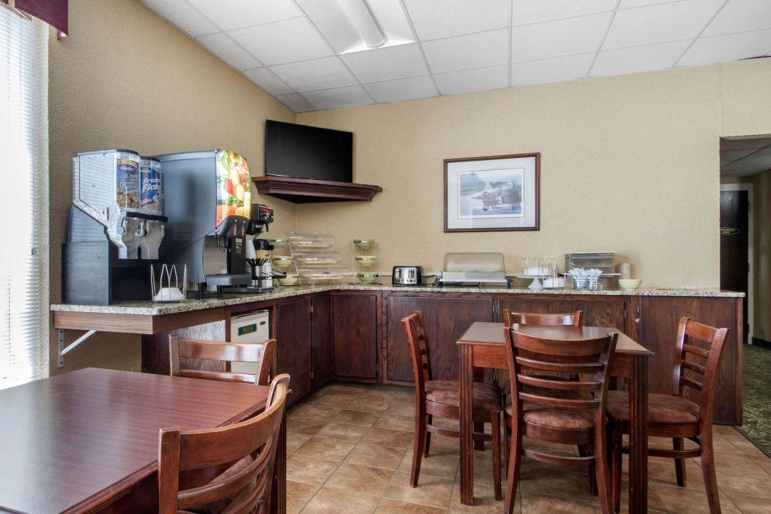 Econo Lodge Inn & Suites Wisconsin Dells Bagian luar foto