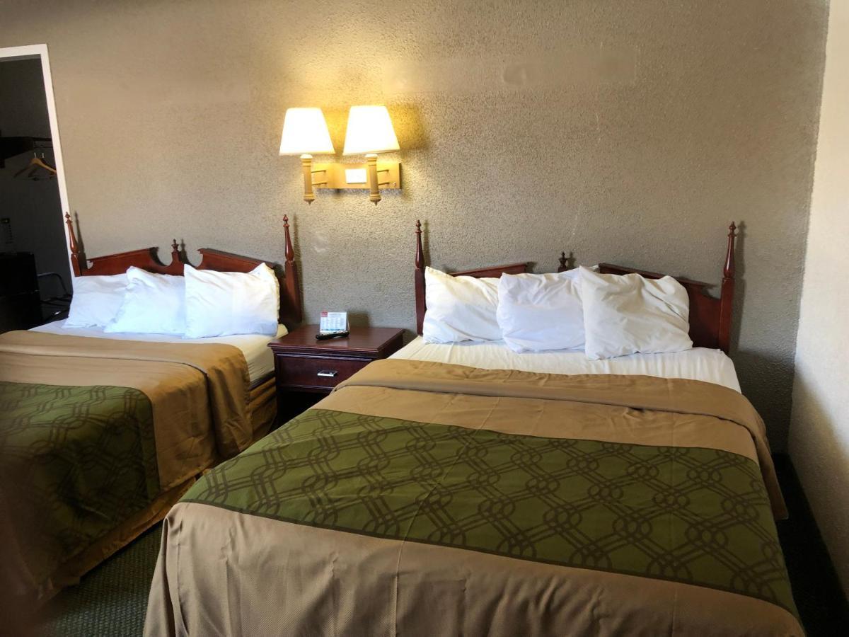 Econo Lodge Inn & Suites Wisconsin Dells Bagian luar foto
