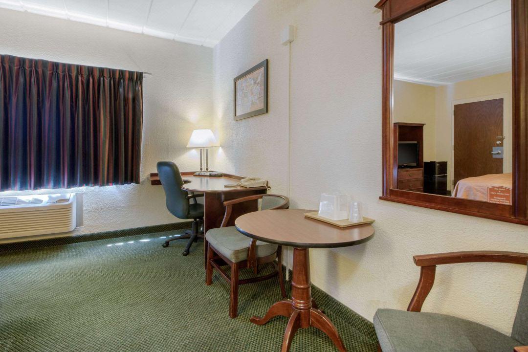 Econo Lodge Inn & Suites Wisconsin Dells Bagian luar foto