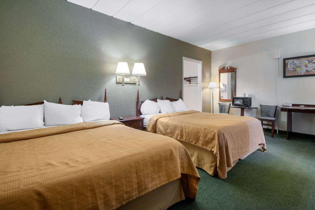 Econo Lodge Inn & Suites Wisconsin Dells Bagian luar foto
