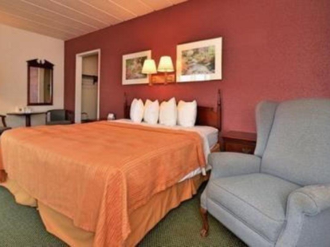 Econo Lodge Inn & Suites Wisconsin Dells Bagian luar foto