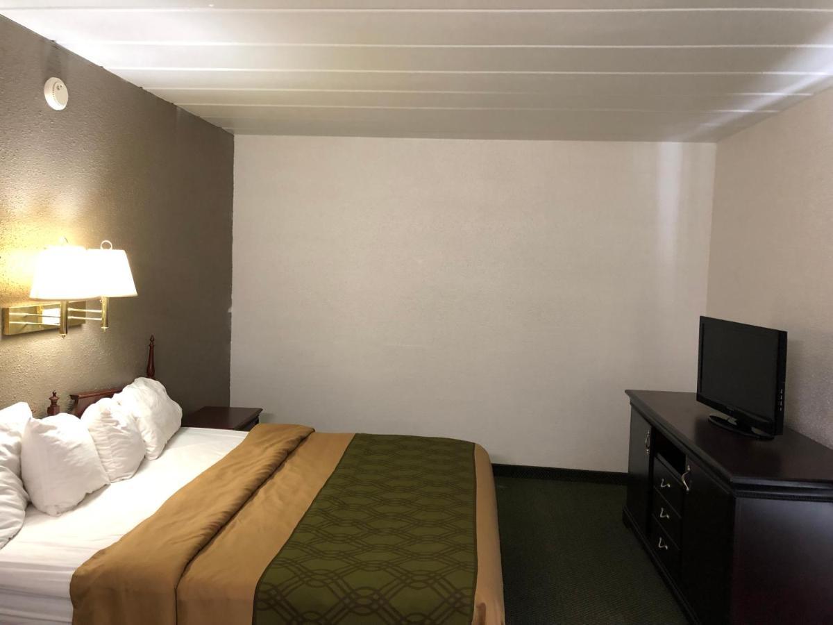 Econo Lodge Inn & Suites Wisconsin Dells Bagian luar foto