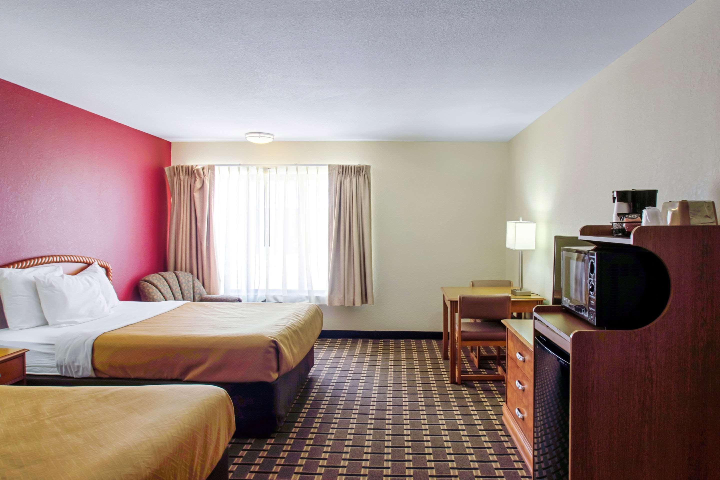 Econo Lodge Inn & Suites Wisconsin Dells Bagian luar foto
