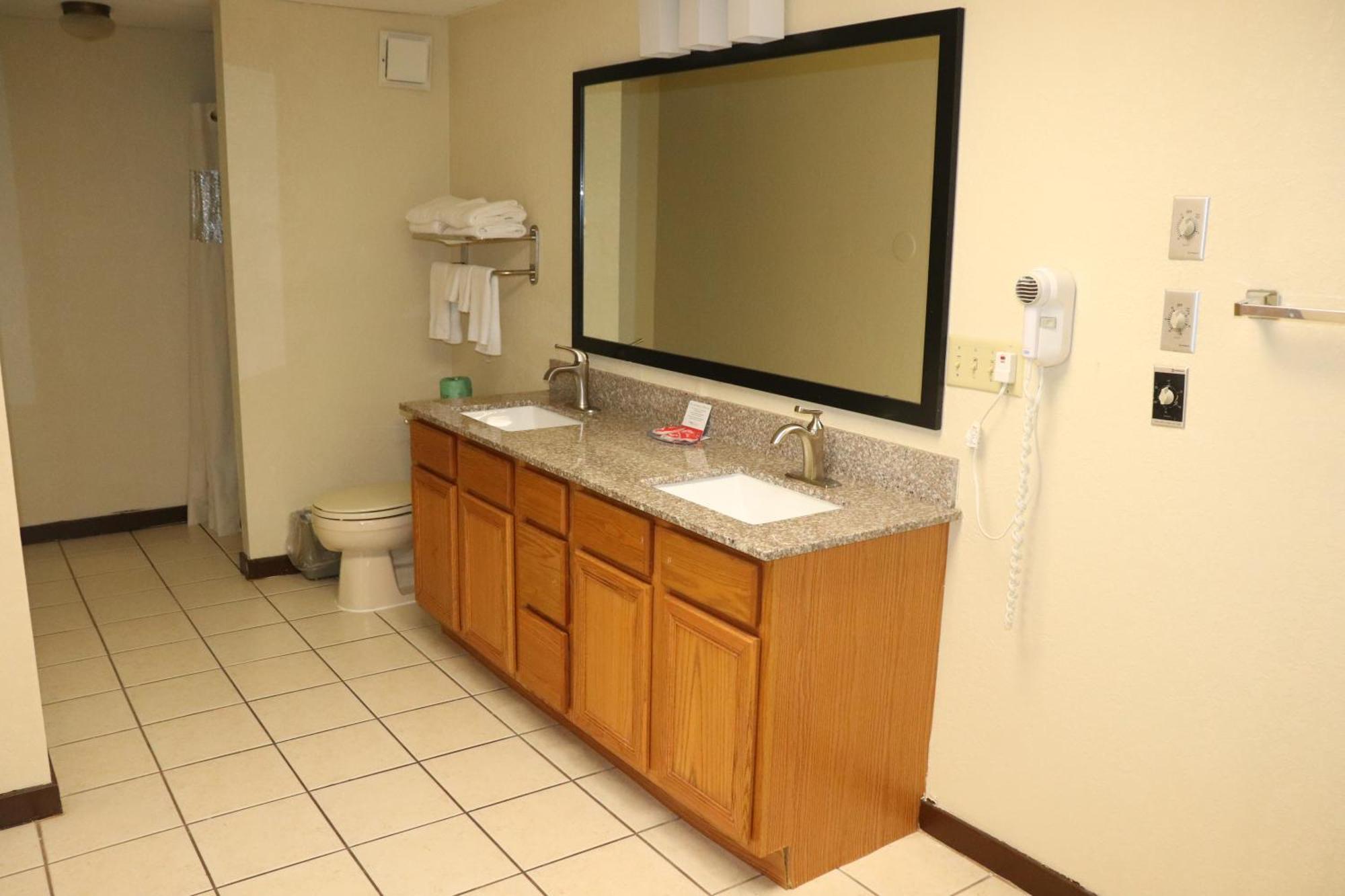 Econo Lodge Inn & Suites Wisconsin Dells Bagian luar foto