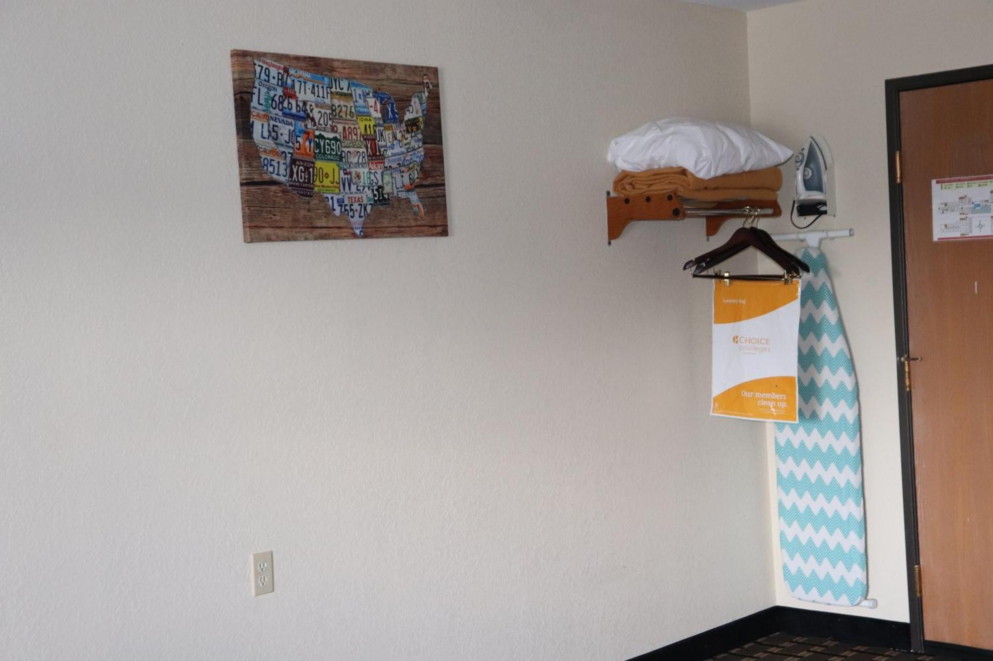 Econo Lodge Inn & Suites Wisconsin Dells Bagian luar foto