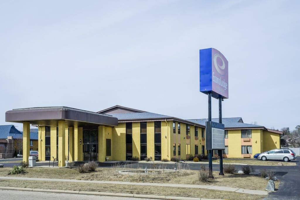 Econo Lodge Inn & Suites Wisconsin Dells Bagian luar foto
